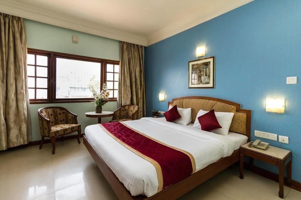 Oyo 579 Hotel Aab Bangalore Exterior foto